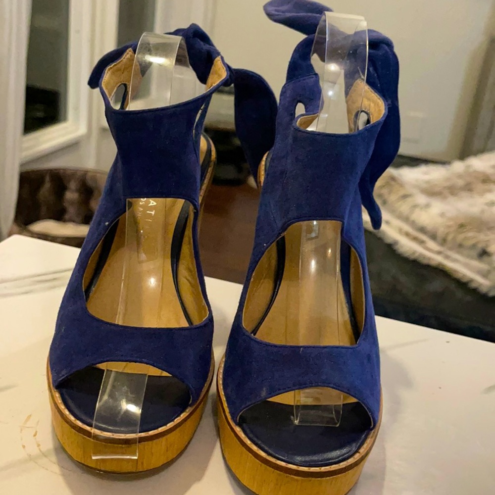 Very Volatile LA dark blue suede block heels SZ 7